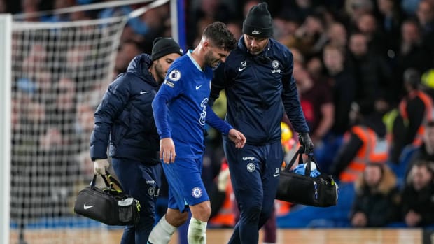 Chelsea winger Christian Pulisic exits in the first half vs. Manchester City.